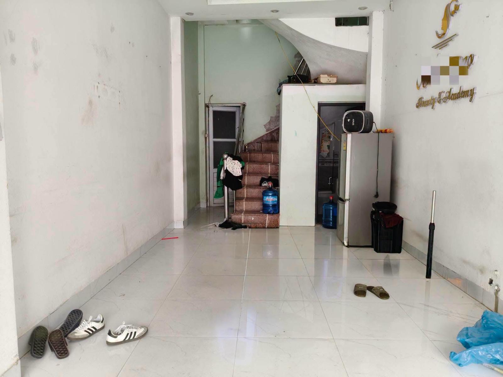 Cho thuê nguyên căn, 40m2, 3T, 2N, MP, KD, Bắc Hồng, Đông Anh. 5tr.
+ Nhà mặt phố, vừa ở vừa kinh 16010178