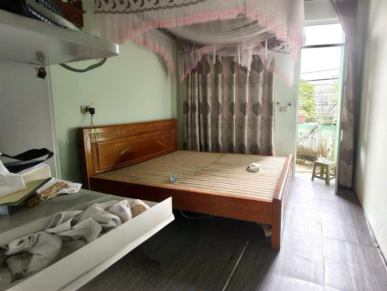 Cho thuê nguyên căn, 40m2, 3T, 2N, MP, KD, Bắc Hồng, Đông Anh. 5tr.
+ Nhà mặt phố, vừa ở vừa kinh 16010178