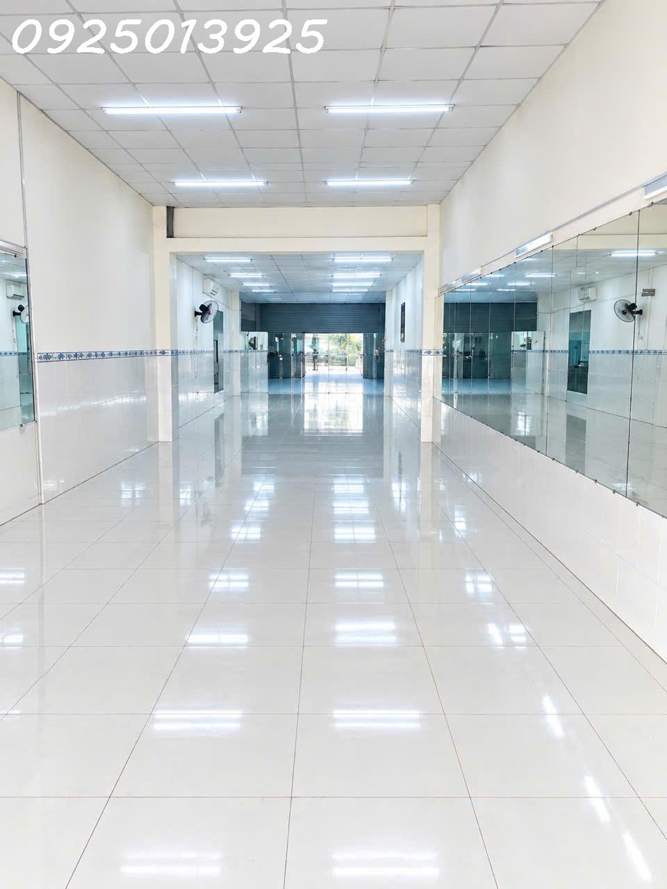 Chính chủ cần bán gấp 1 căn nhà mặt tiền Phạm Hùng, DT 154m2, giá 7,8 tỷ 16010183
