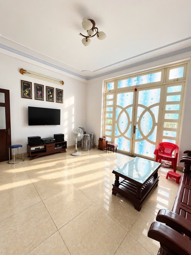 Bán nhà Mặt tiền Ca Văn Thỉnh - giao Đồng Đen - Bàu Cát, 5x23m, 3 tầng, 5PN, 18,5 Tỷ. 16010251