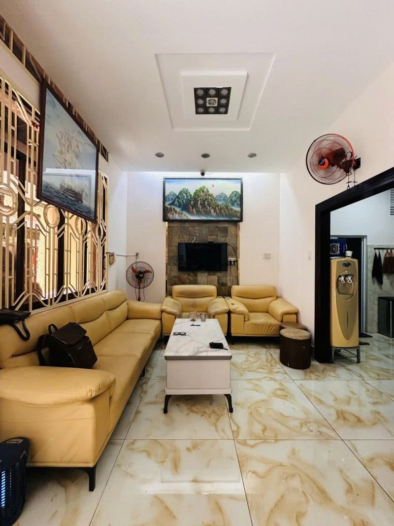 Bán nhà Mặt tiền Ca Văn Thỉnh - giao Đồng Đen - Bàu Cát, 5x23m, 3 tầng, 5PN, 18,5 Tỷ. 16010251