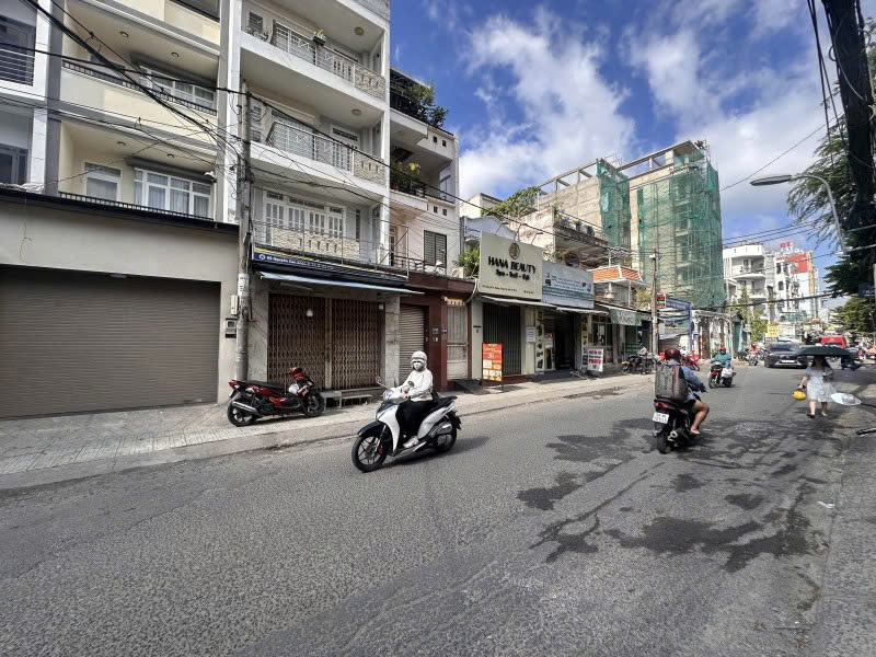 Bán nhà Mặt tiền Nguyễn Văn Khối, gần CV Làng Hoa, 4x15m, 4 T - 4PN, HĐT 23tr, chỉ 11,5 Tỷ 16010261