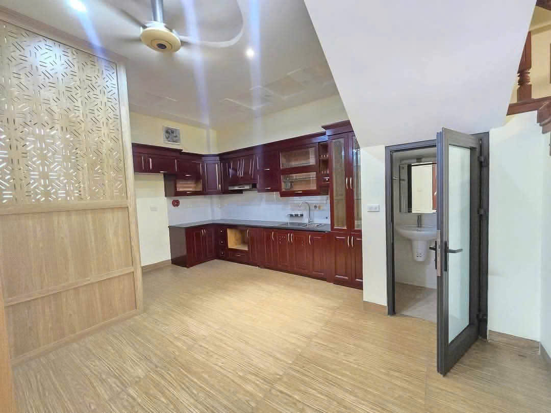 🔥🔥 PHỐ TRẠM – NHÀ ĐẸP 6 TẦNG – FULL NỘI THẤT – CHỈ 11,X TỶ 🔥🔥
🏡 42M² × 6 TẦNG – NGÕ THÔNG – 16010284