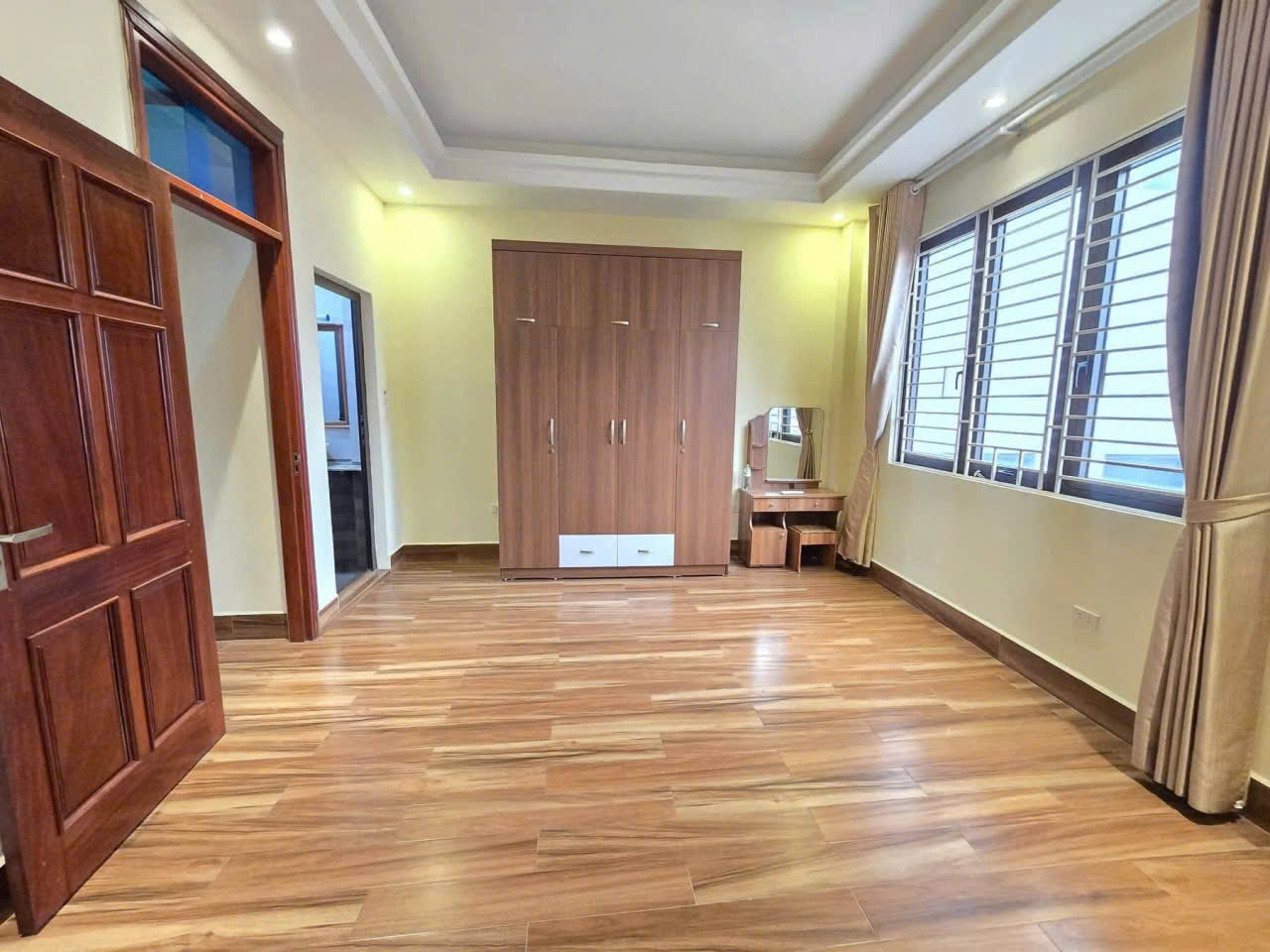 🔥🔥 PHỐ TRẠM – NHÀ ĐẸP 6 TẦNG – FULL NỘI THẤT – CHỈ 11,X TỶ 🔥🔥
🏡 42M² × 6 TẦNG – NGÕ THÔNG – 16010284