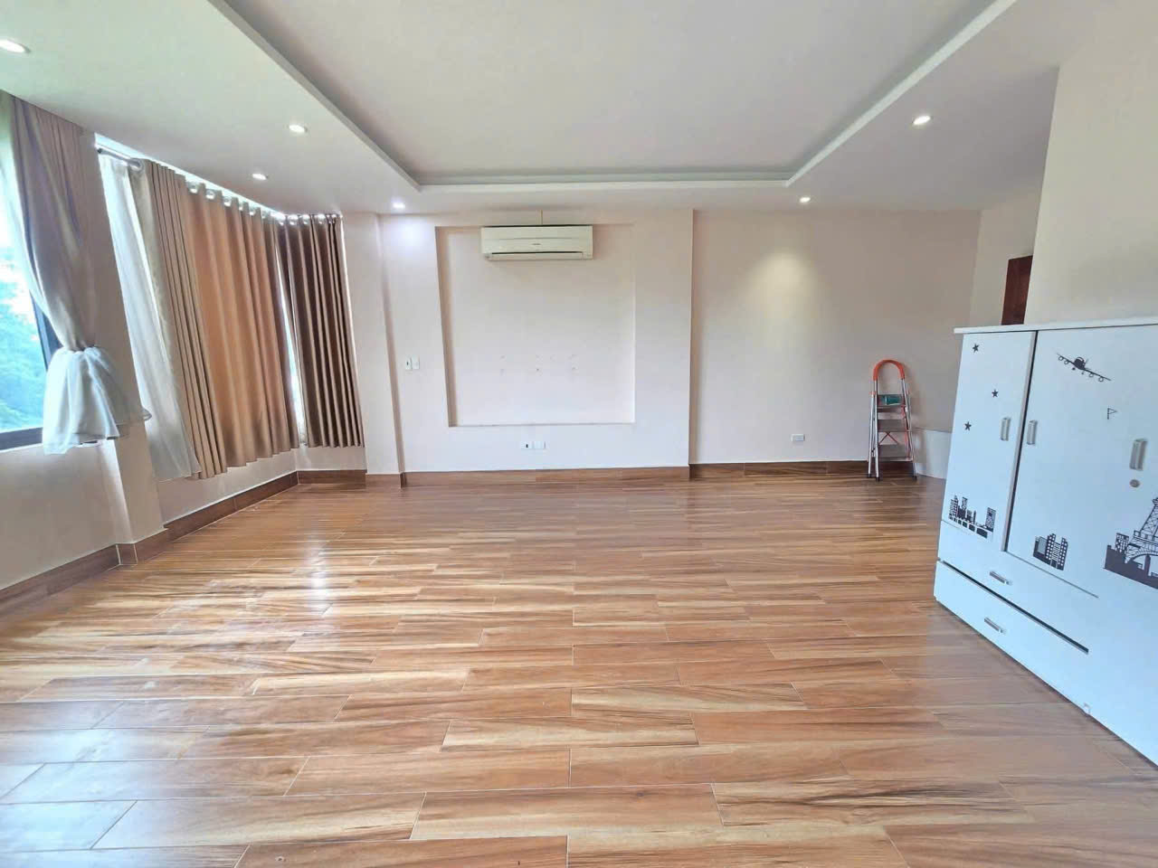 🔥🔥 PHỐ TRẠM – NHÀ ĐẸP 6 TẦNG – FULL NỘI THẤT – CHỈ 11,X TỶ 🔥🔥
🏡 42M² × 6 TẦNG – NGÕ THÔNG – 16010284