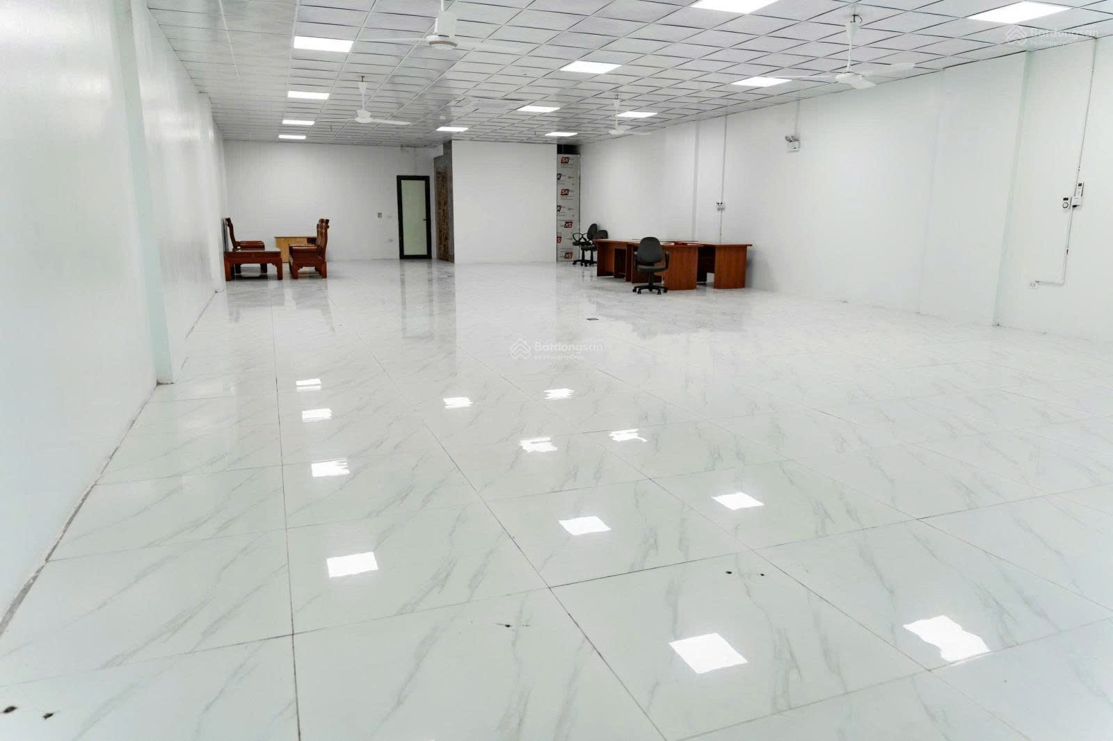 Chu Mẫu - Cho thuê văn phòng tầng 2, 3, 4. DT 200m2/tầng, MT 9m, 13 triệu/tầng 16010309