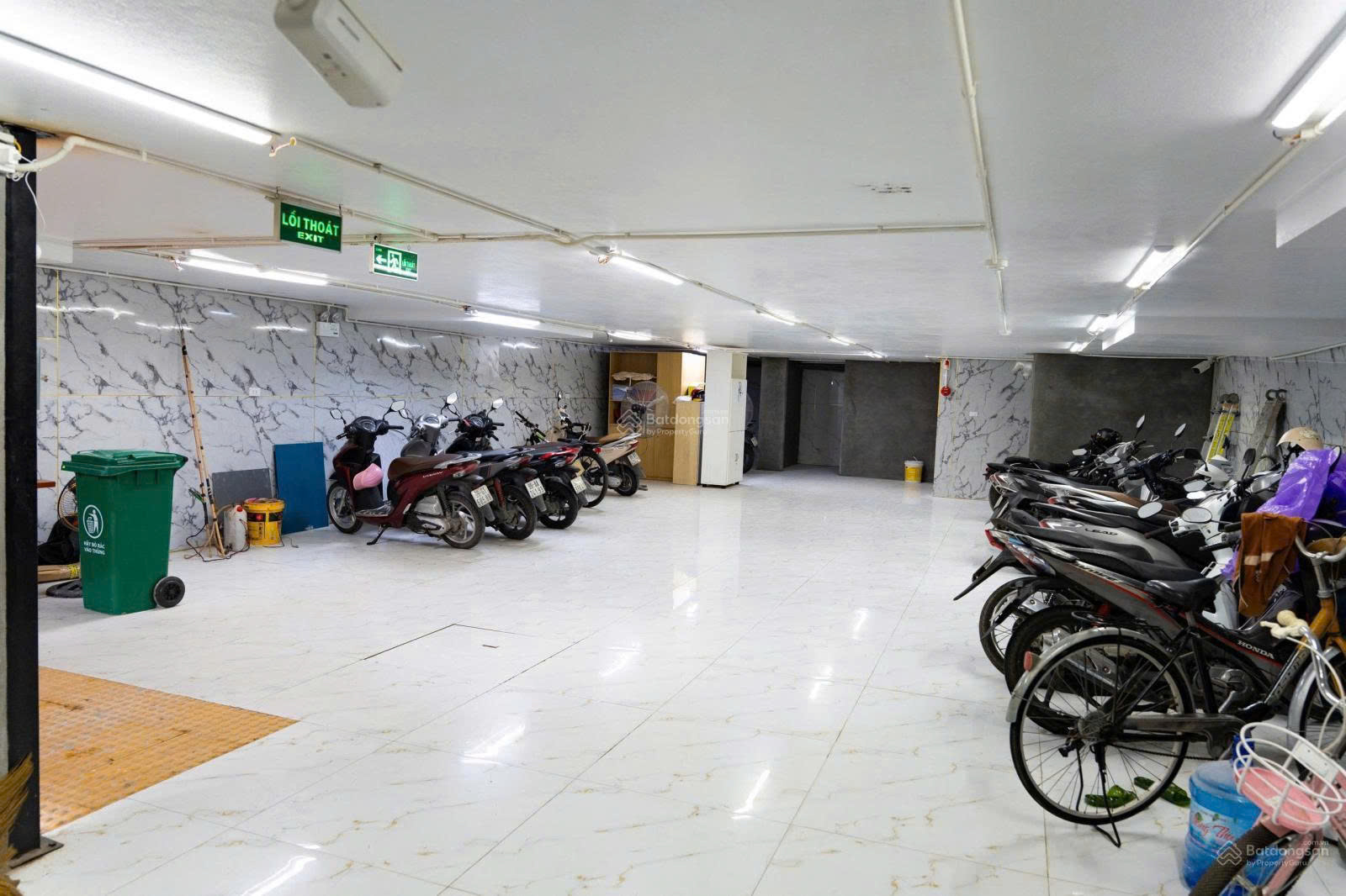 Chu Mẫu - Cho thuê văn phòng tầng 2, 3, 4. DT 200m2/tầng, MT 9m, 13 triệu/tầng 16010309