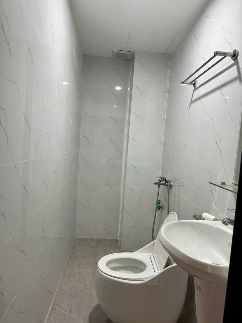 ho thuê nhà Nguyên Căn Bồ đề 47m 4 tầng 4 gủ full NT 15tr/tháng 16010381