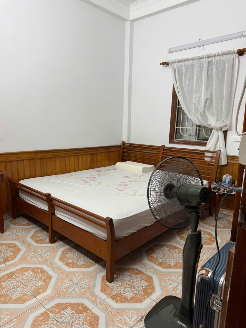Cho thuê nhà Nguyên Căn Hồng Tiến -Bồ Đề 45m 4 ngủ full NT 15tr/ tháng 16010397