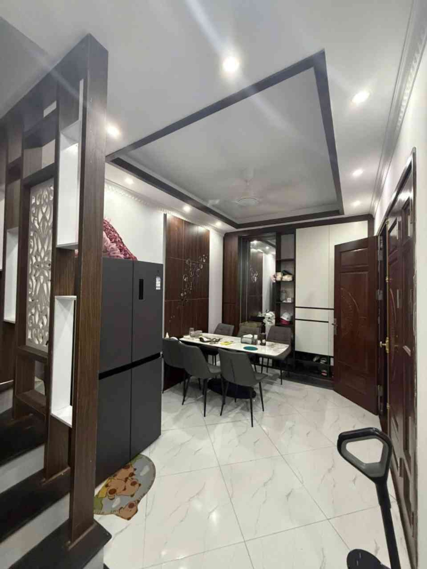 Phố Trạm ô tô lùi cửa 6 tỷ 30m gần sát phố,Long biên sổ đỏ 16010423