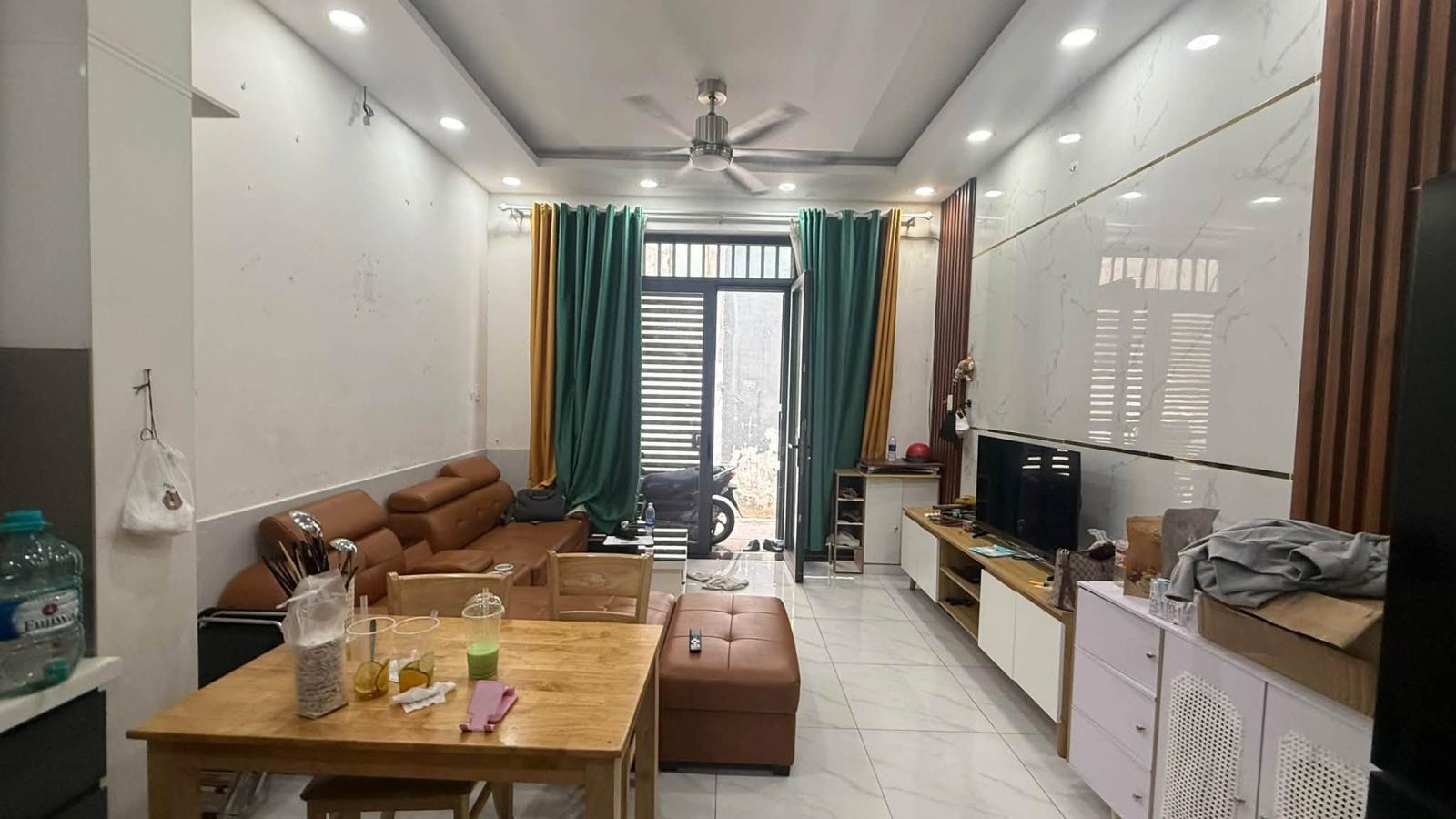 NHÀ MỚI ĐẸP FULL NỘI THẤT CAO CẤP - NGAY CÔNG VIÊN LÀNG HOA GÒ VẤP - 4MX9M - 2 TẦNG - GIÁ 3,4 TỶ 16010435