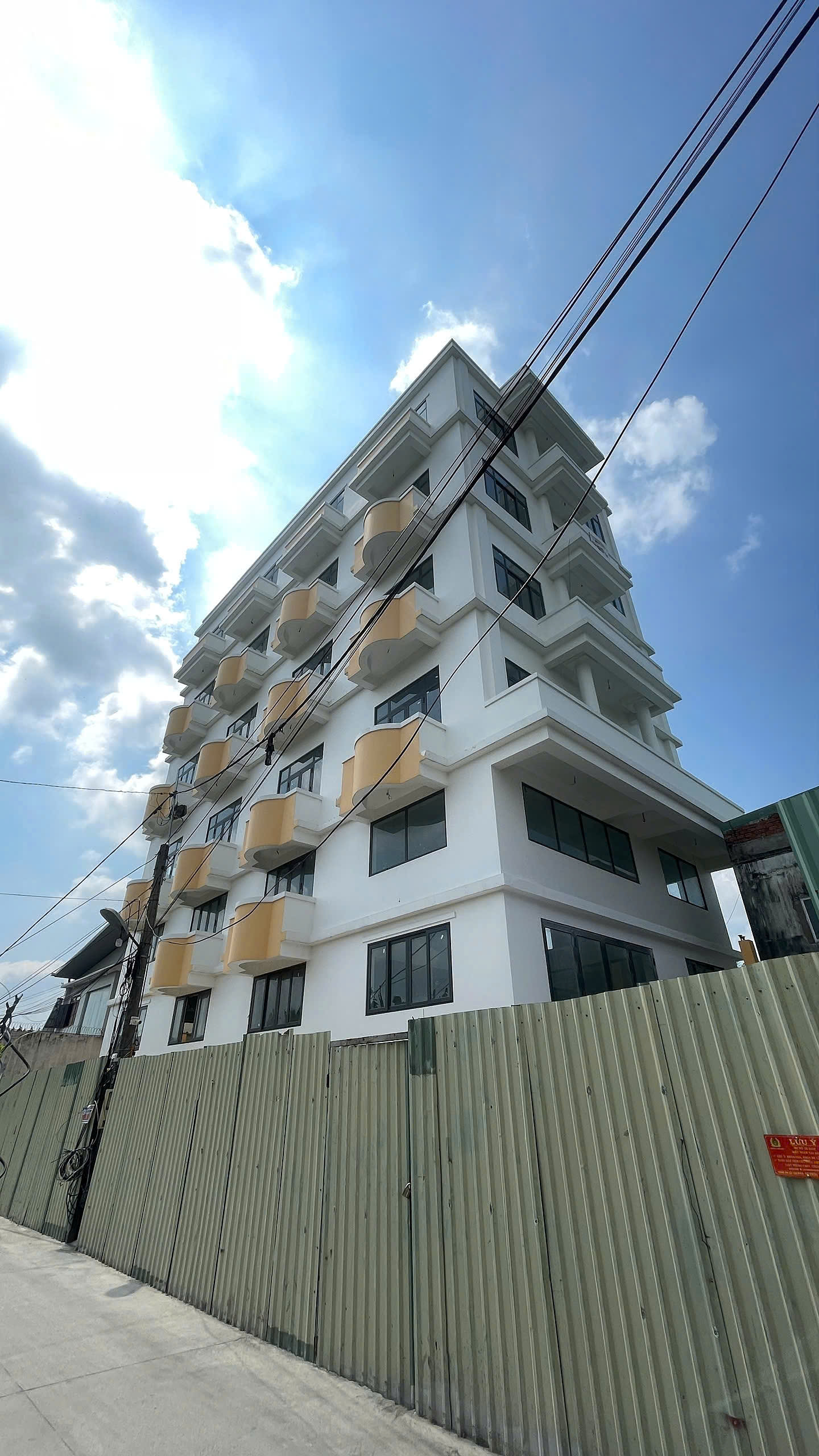 CẦN BÁN 450M2 NHÀ 4 TẦNG CÓ HẦM ĐỂ XE ĐỐI DIỆN TRƯỜNG ĐH PHẠM NGỌC THẠCH 16010456