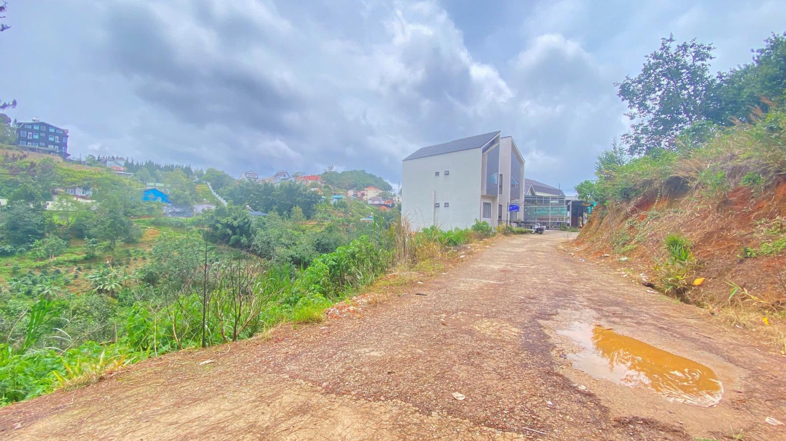 E đang có 8.000m2 hẻm khe sanh, p10 - đà lạt, lâm đồng 16010520
