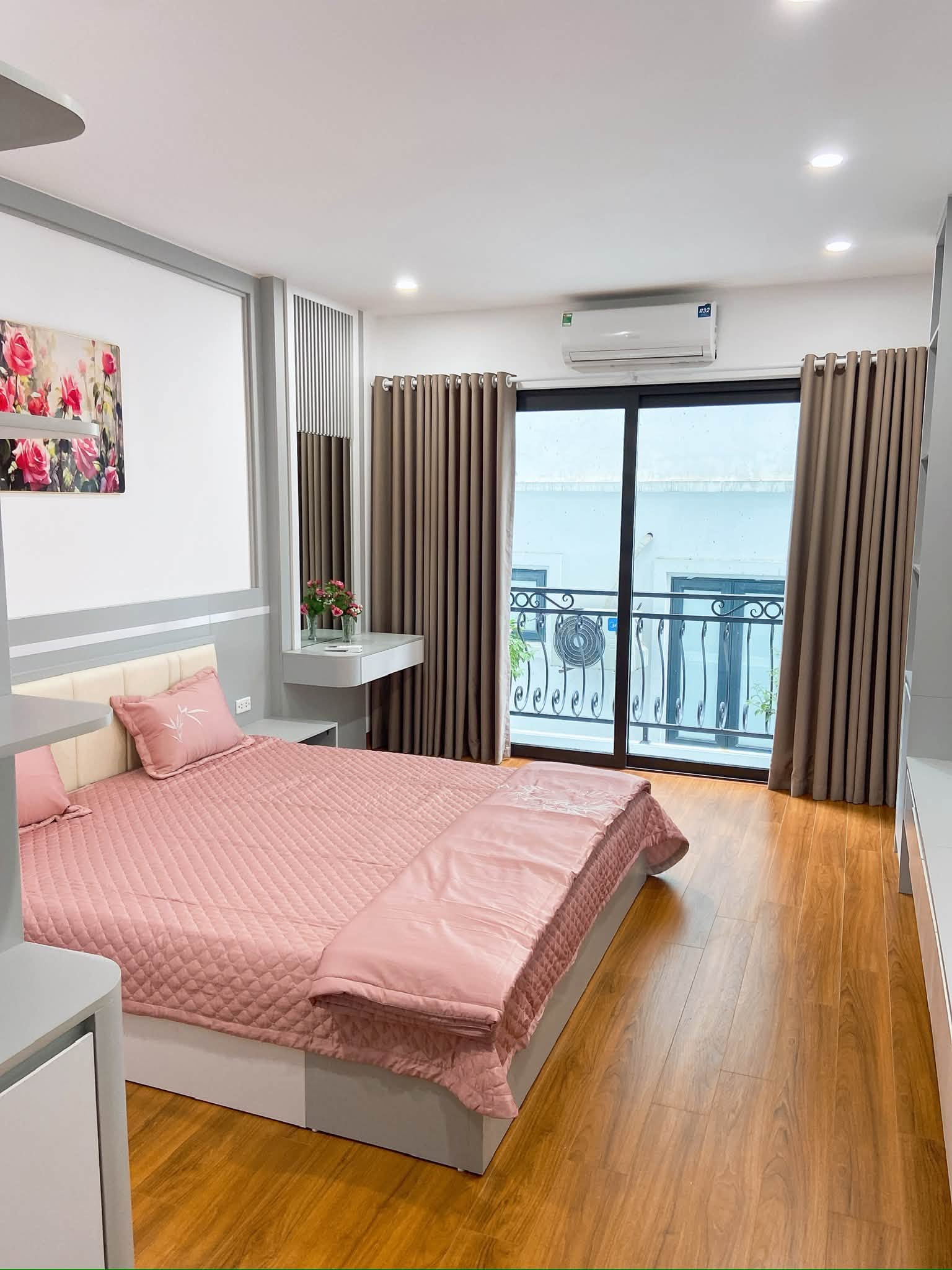 Bán nhà Nguyễn Đình Chiểu, 65m2, 5 tầng thang máy, mặt tiền 10m, nhỉnh 24 tỉ, dòng tiền 70tr/tháng 16010574