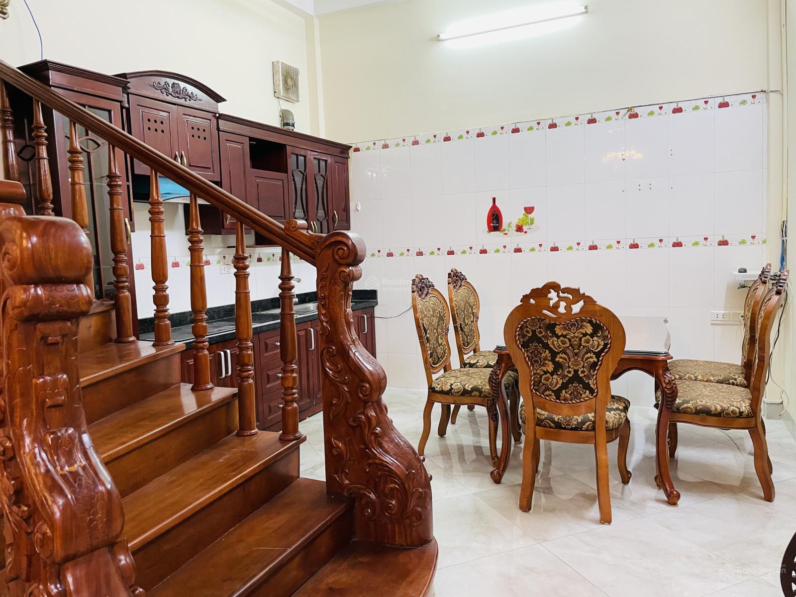 Cho thuê nhà riêng ngõ 39 Hào Nam, phường Ô Chợ Dừa, Hà Nội: 4 tầng, mặt tiền 5m, diện tích 50m2 16010577