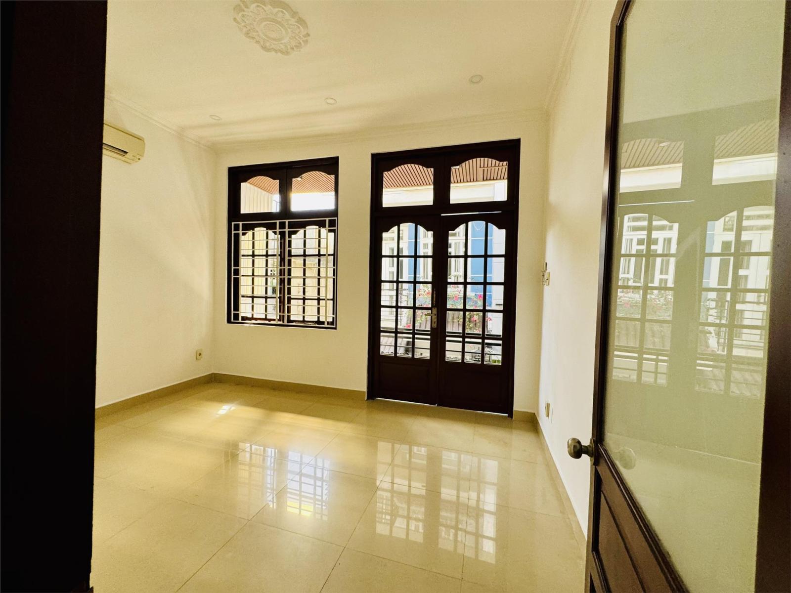 Nhà cho thuê Nguyễn Xí, Bình Thạnh, DT 40m2, 2 tầng, 2 phòng ngủ, hẻm thẳng, an ninh, giá 13tr có TL 16010611