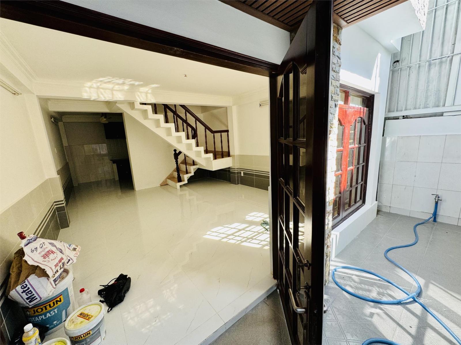 Nhà cho thuê Nguyễn Xí, Bình Thạnh, DT 40m2, 2 tầng, 2 phòng ngủ, hẻm thẳng, an ninh, giá 13tr có TL 16010611