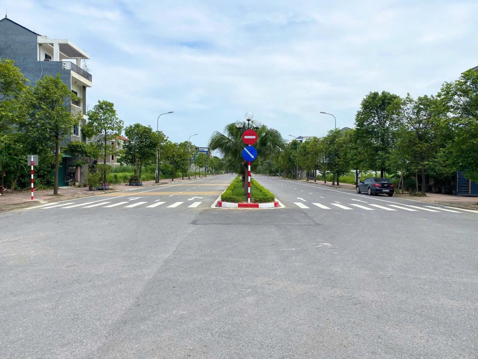 Bán lô góc siêu đẹp gần Khách sạn Dicstar tại Nam Vĩnh Yên, Khai Quang, Vĩnh Yên 16010635