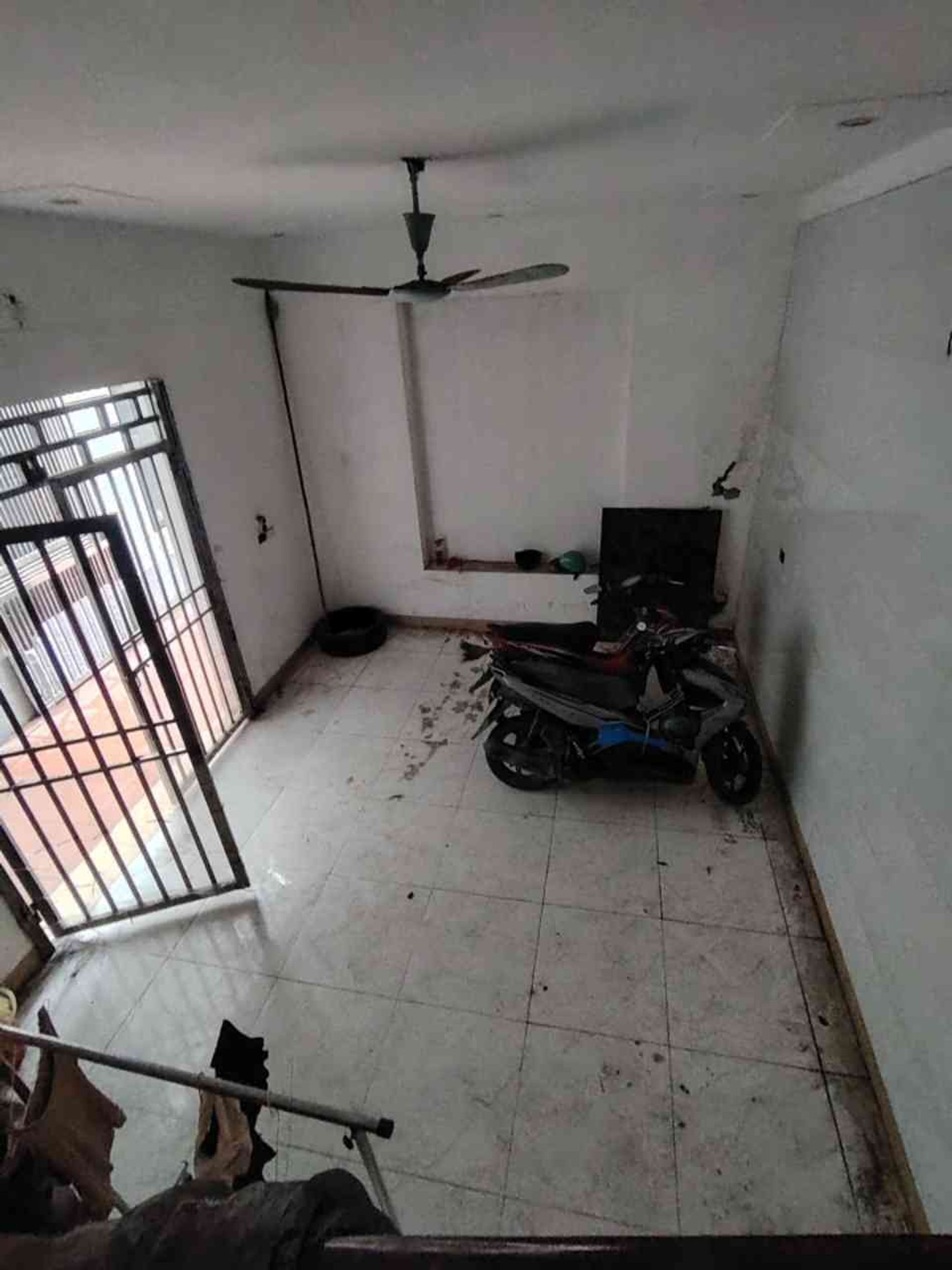 Phố Trạm 6 tỷ 30m gần phố gần ô tô,sổ đỏ Long Bên 16010644