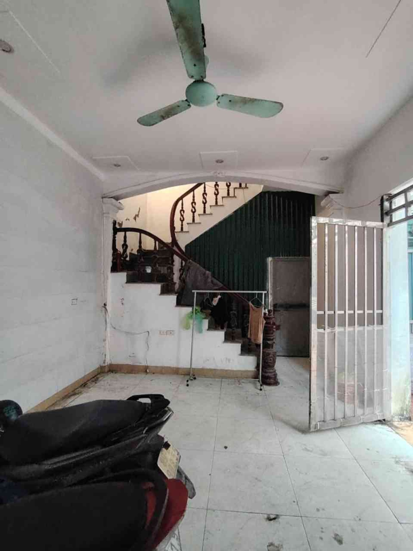 Phố Trạm 6 tỷ 30m gần phố gần ô tô,sổ đỏ Long Bên 16010644