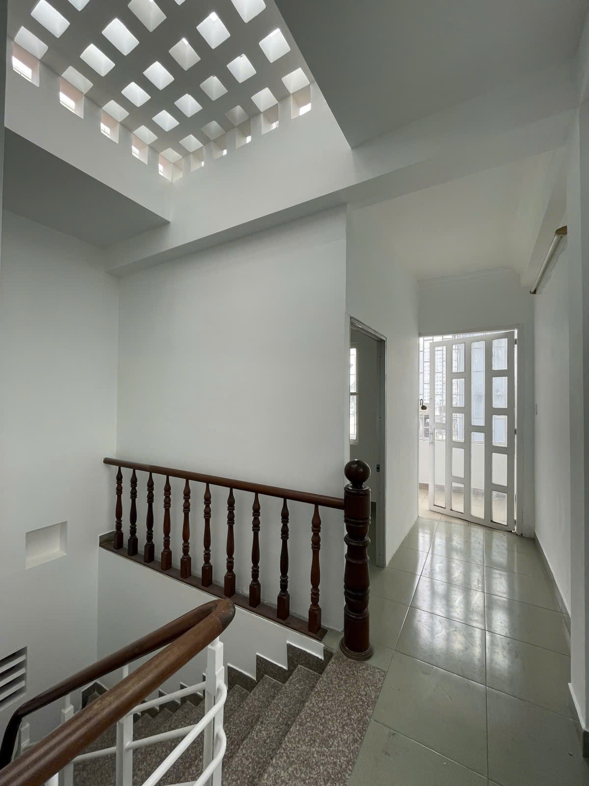 Bán gấp nhà 4 tầng Phú Thọ Hòa hẻm xe hơi thông 5PN khu VIP Tân Phú, hoàn công đủ hơn 6 tỷ. 

 16010702