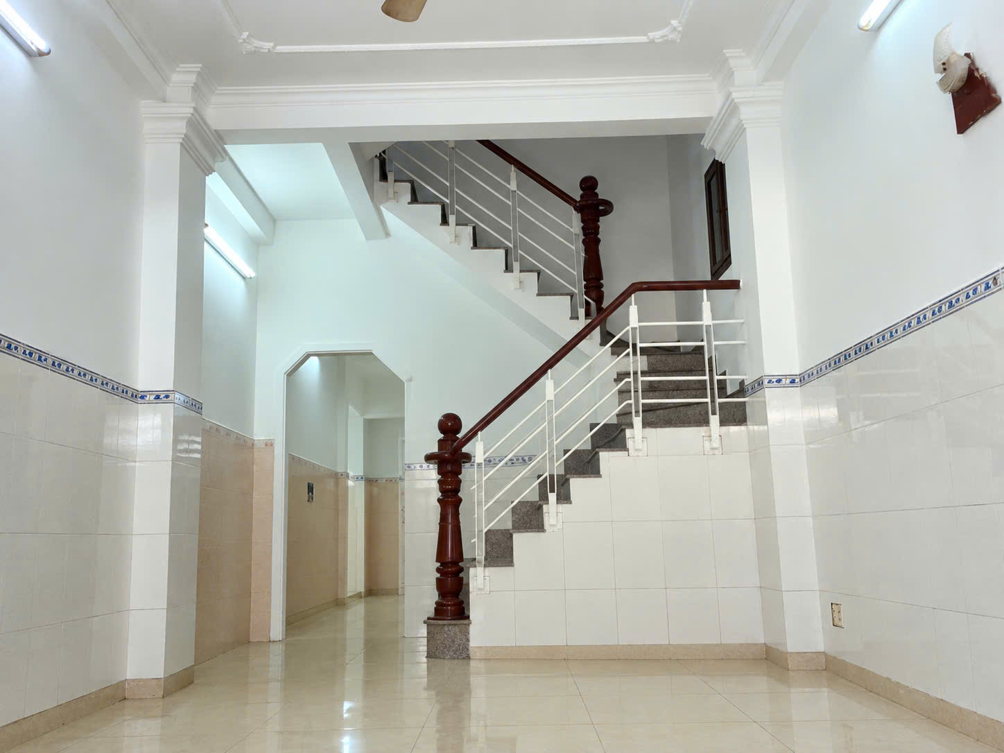 Bán gấp nhà 4 tầng Phú Thọ Hòa hẻm xe hơi thông 5PN khu VIP Tân Phú, hoàn công đủ hơn 6 tỷ. 

 16010705