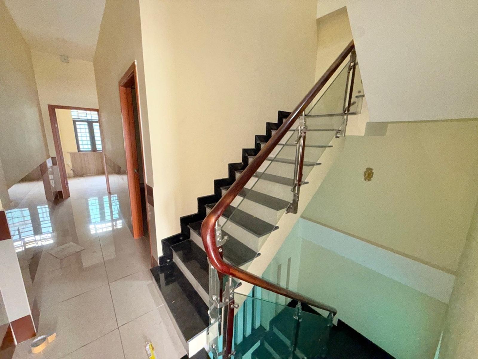 Bán nhá Tô ký q12 4 x22 3 tầng 7pn hxh chỉ 5,7 tỷ 16010889