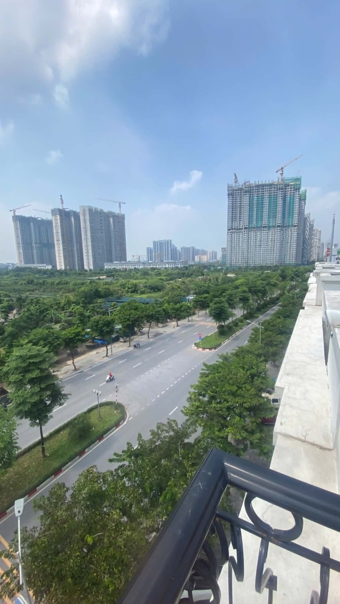 Trung tâm Trâu Quỳ,Gia Lâm cho thuê nhà 5 tầng thang máy 62m2 mtien 6m đường 40m 16010945
