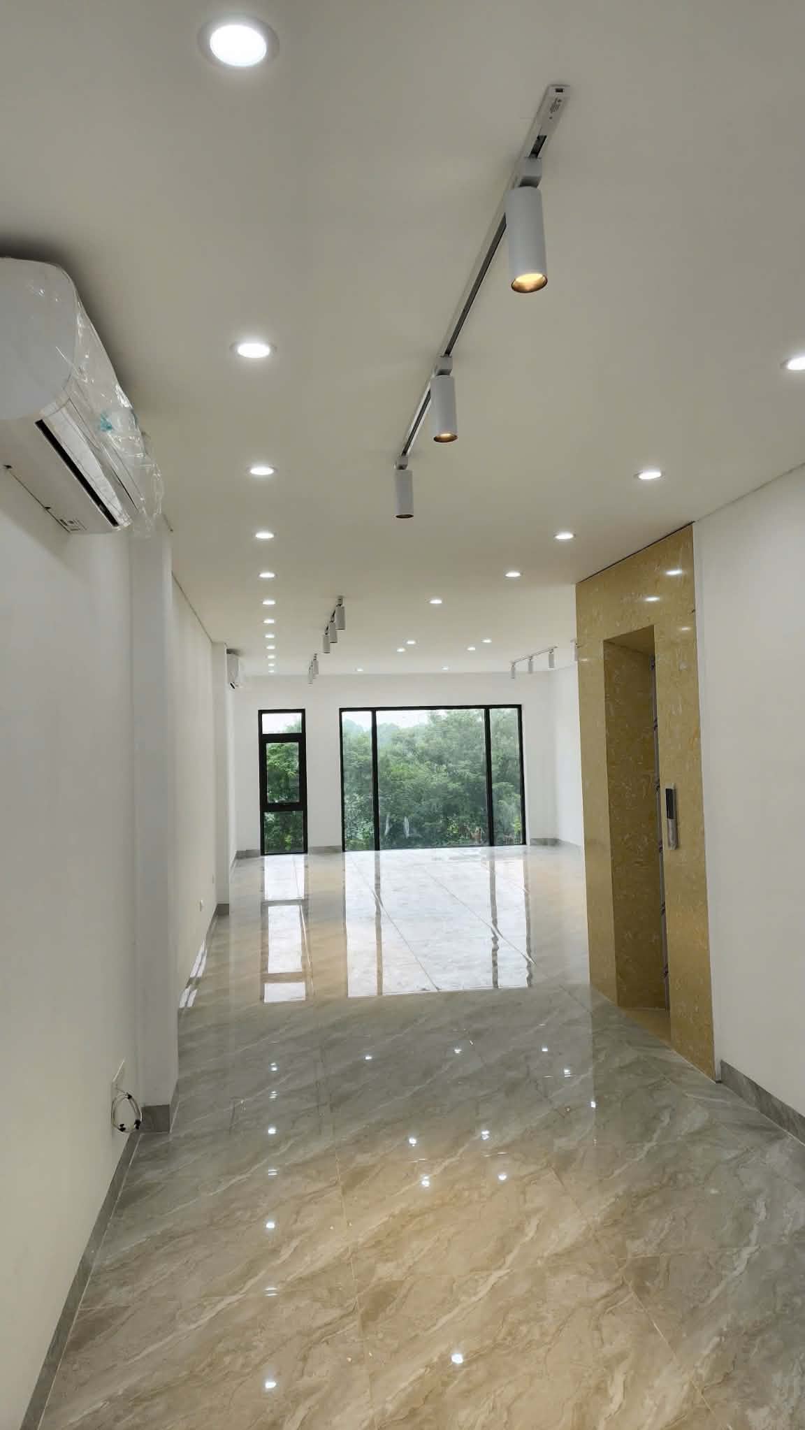 Trung tâm Trâu Quỳ,Gia Lâm cho thuê nhà 5 tầng thang máy 62m2 mtien 6m đường 40m 16010945