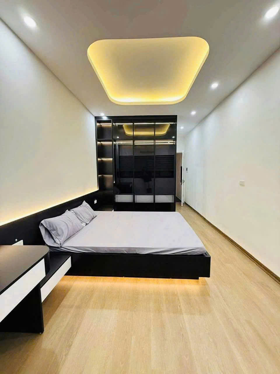 CHO THUÊ NHÀ NGUYÊN CĂN KIM MÃ – BA ĐÌNH  32M² × 5 TẦNG  3PN  18 TRIỆU/THÁNG 16010975