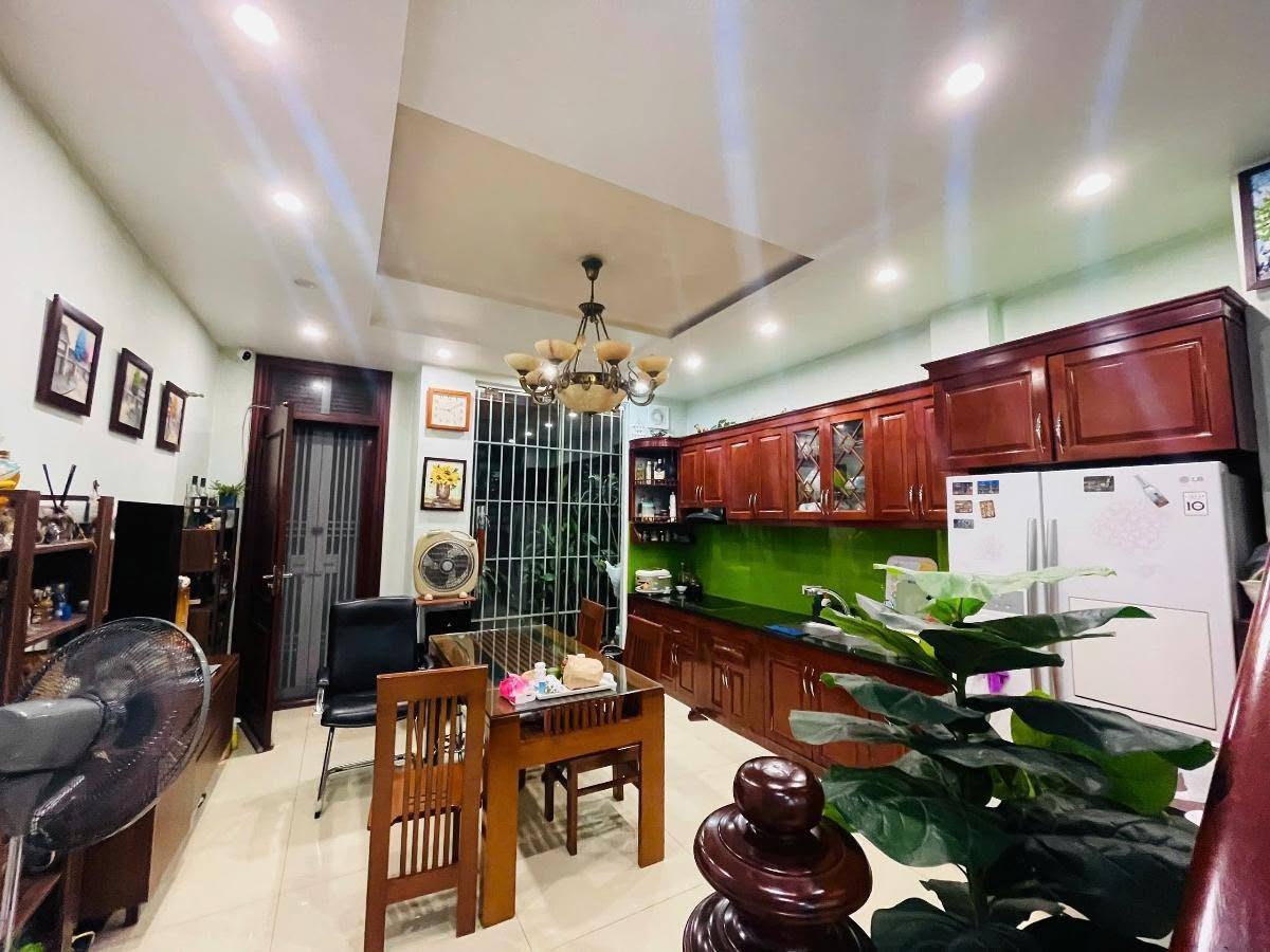 Bán nhà Lê Đại Hành, 65m2, 5 tầng thang máy, mặt tiền 10m, nhỉnh 24 tỉ, dòng tiền 70tr/tháng 16010997