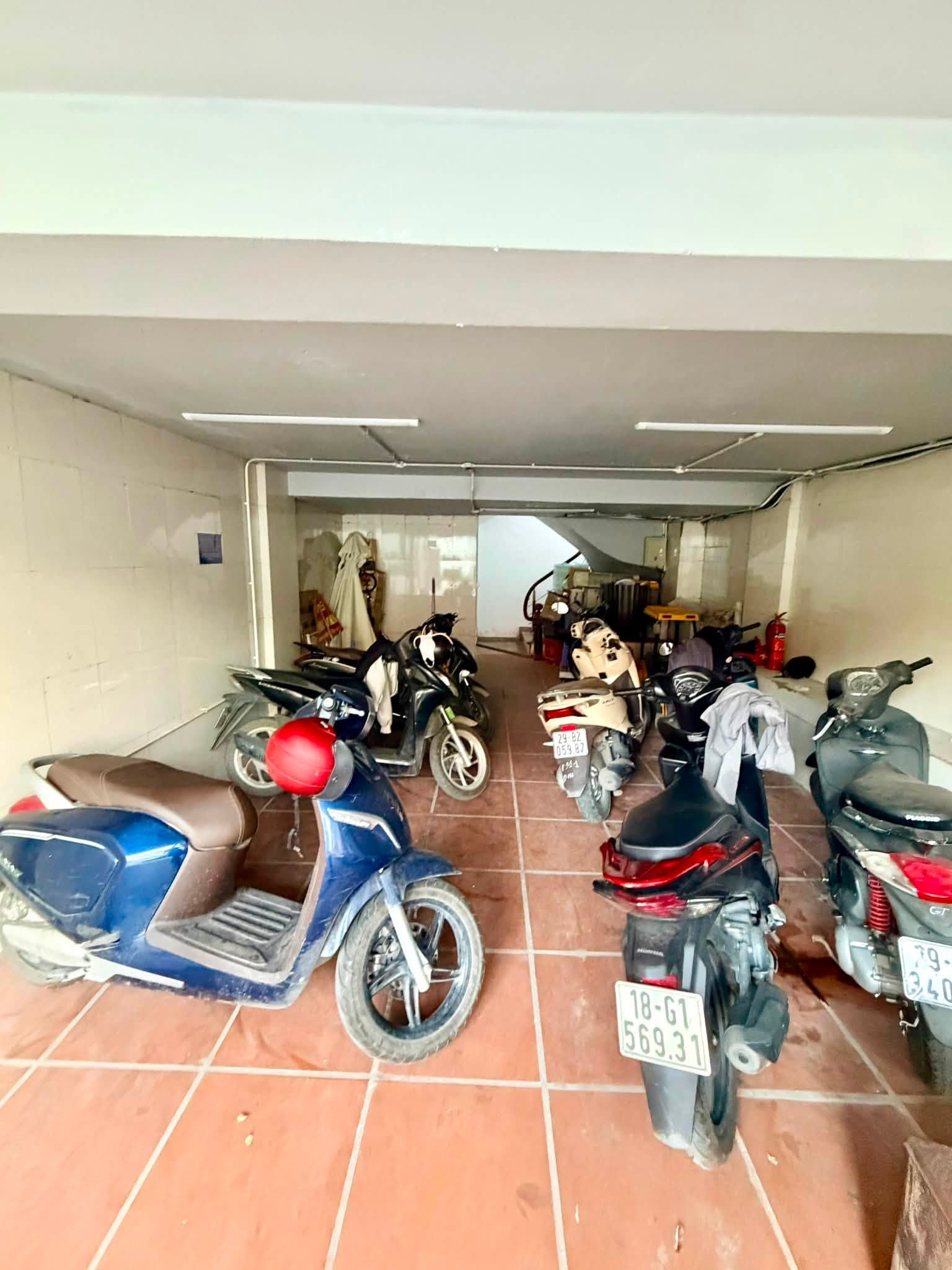 MẶT PHỐ, NGUYỄN CHÍ THANH, BA ĐÌNH- VỈA HÈ-KD-TM:46/51M X6T, MT 4,6M, GIÁ 37,9 TỶ

 16011059