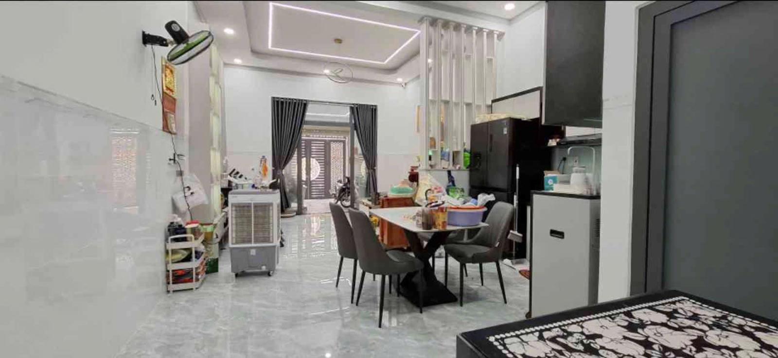 Nhà đẹp Nguyễn Đức Thiệu - 104m2 ngay trung tâm Dĩ An - full nội thất - nhỉnh 3T 16011131