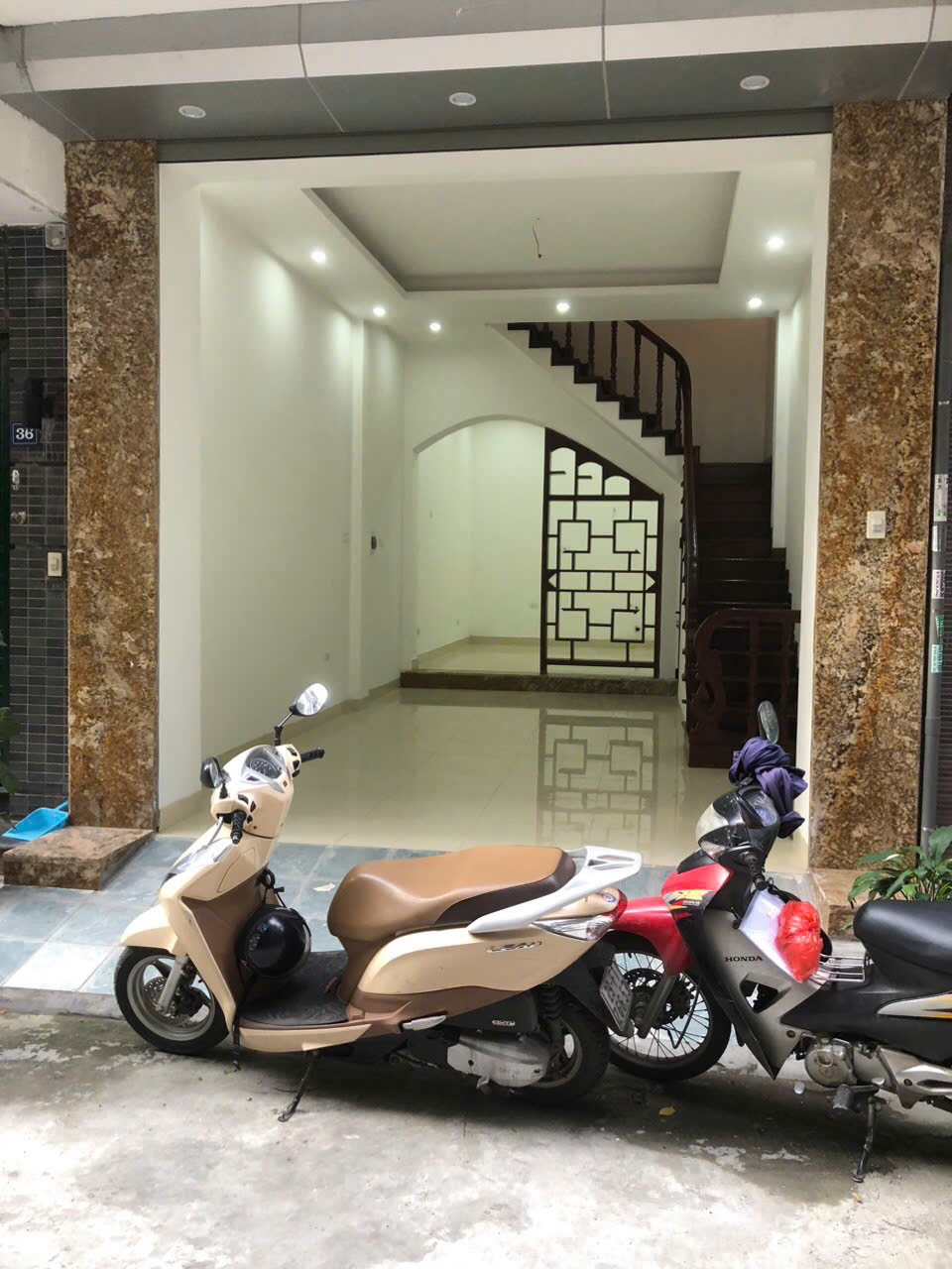 CHO THUÊ NHÀ LIỀN KỀ NGÕ 3XX HOÀNG QUỐC VIỆT – NGHĨA TÂN  50M² × 4 TẦNG  Ô TÔ VÀO NHÀ  20 16011135