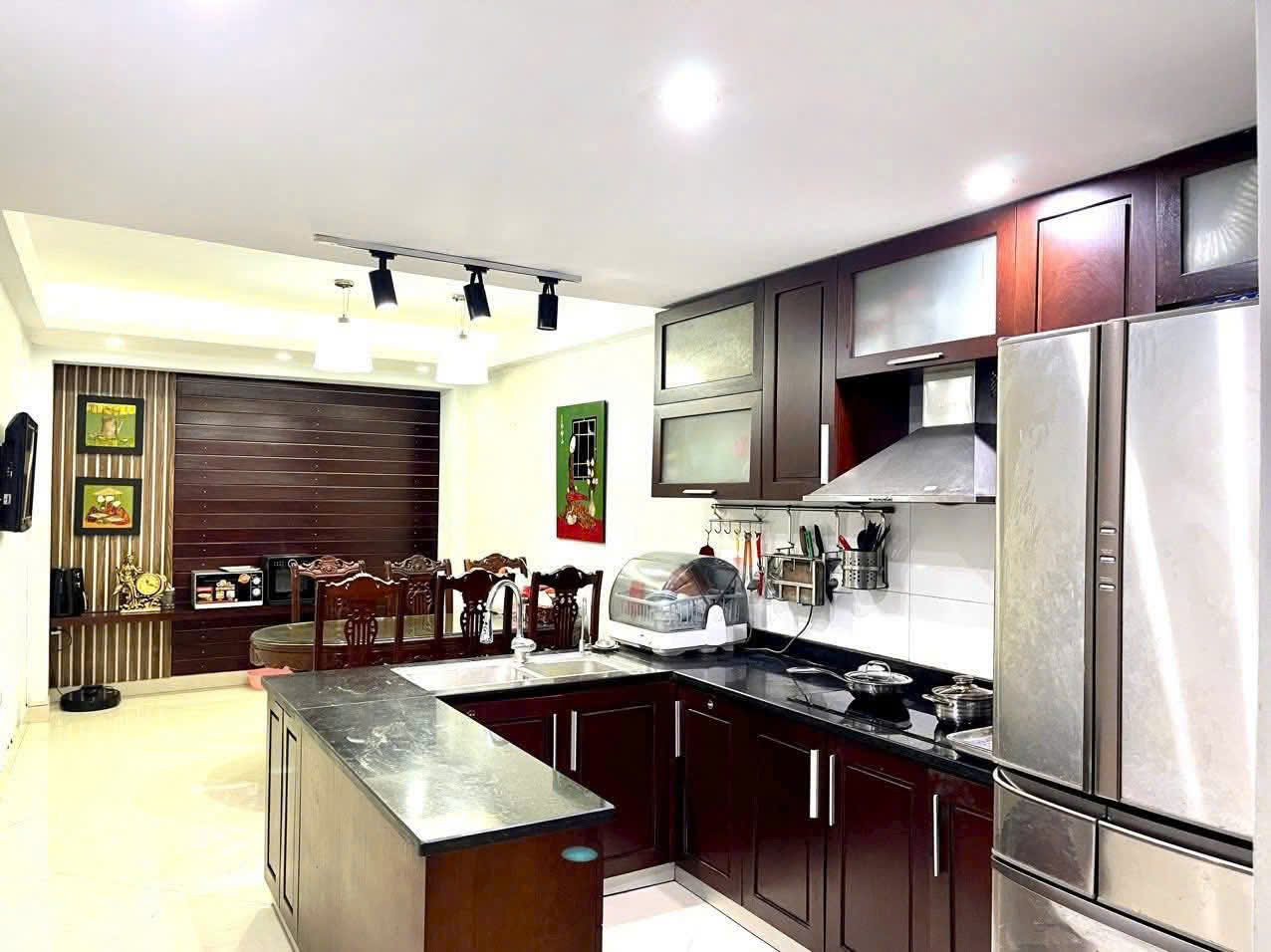CHO THUÊ NHÀ PHÂN LÔ CAO CẤP LƯƠNG SỬ C – VĂN MIẾU, ĐỐNG ĐA  70M² × 4 TẦNG + TUM  4PN  3WC  20 16011145
