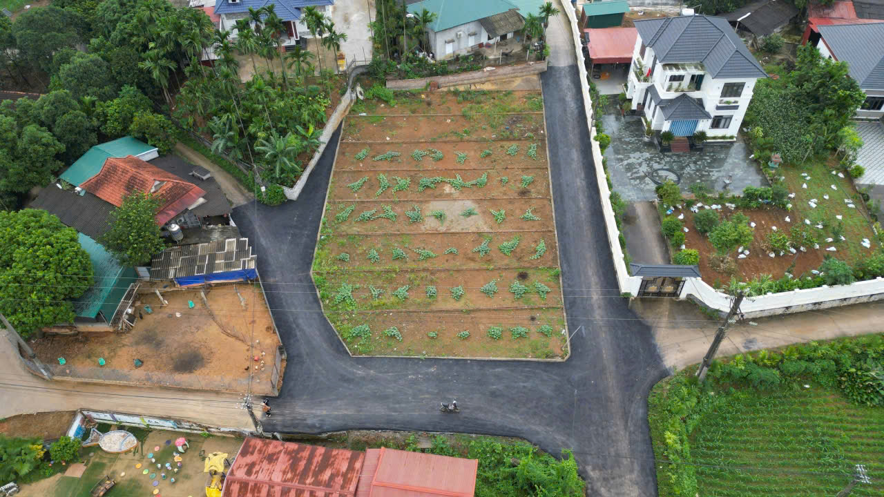 Bán đất đối diện trường Mầm Non Hợp Thành - TP Hòa Bình - 2 mặt tiền 110m2 5xx 16011213