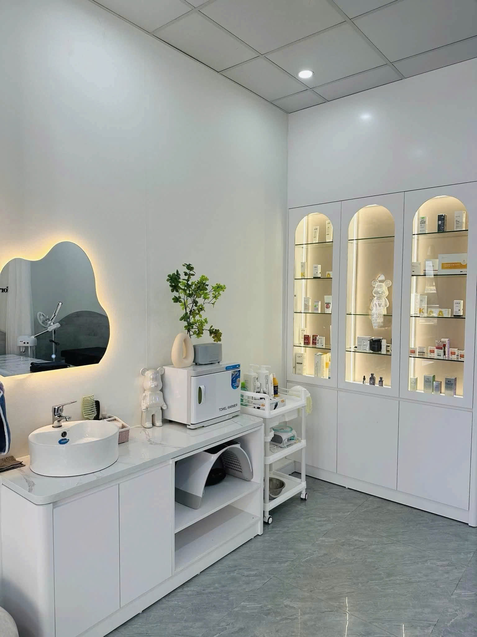 Vì lý do gia đình BẬN CON NHỎ  SANG NHƯỢNG SPA - MẶT TIỀN ĐẸP - VÀO LÀ KINH DOANH NGAY.Địa chỉ: Số 16011269