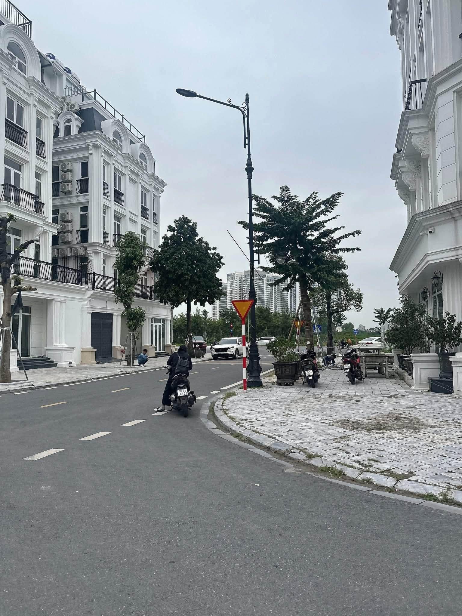 🔥 LIỀN KỀ LOUIS CITY ĐẠI MỖ – 105M² – MT 5M – 5 TẦNG – 2 THOÁNG TRƯỚC SAU – VIEW CÔNG VIÊN – KINH 16011384