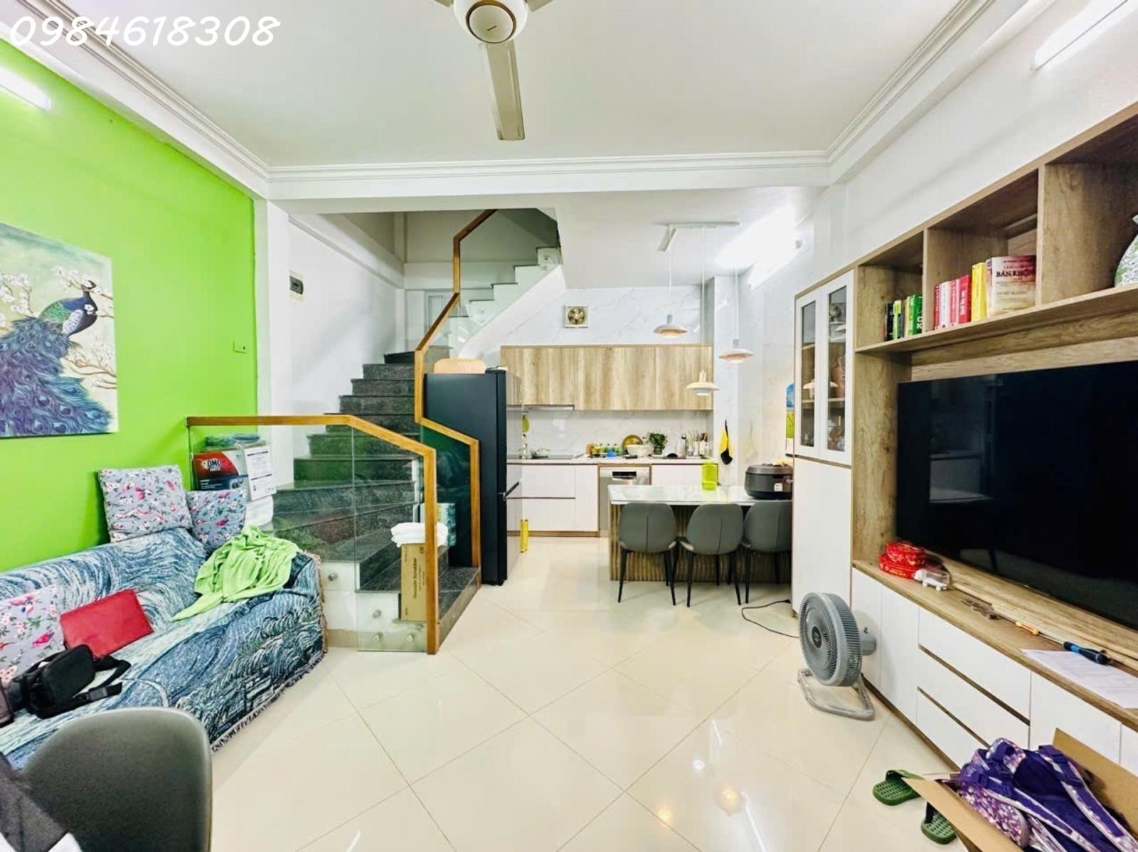 Bán nhà đẹp ngõ 199 đường Hồ Tùng Mậu - 32m2 5 tầng 3PN 4WC giá rẻ LH 0984618308 16011430