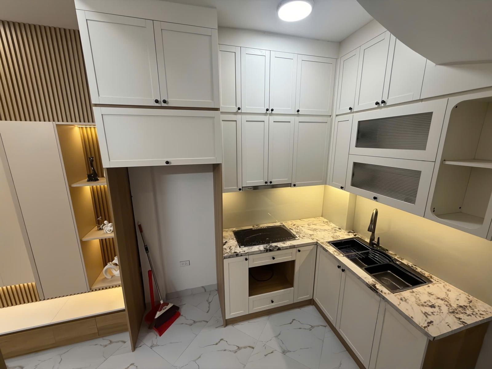 Cho Thuê nhà Nguyên Căn Nguyễn Văn Cừ- 40m 6 tầng thang máy -full nội thất 13tr/tháng 16011451