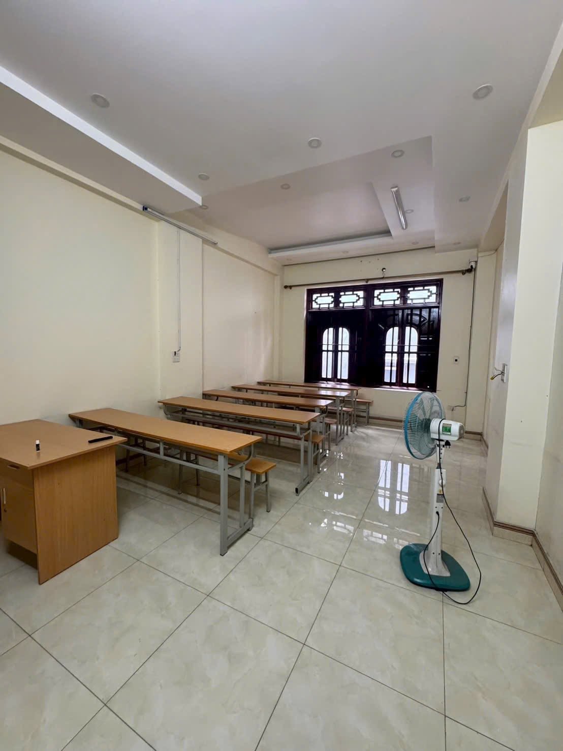 Cho thuê lâu dài nhà mặt phố khu Đông Nam Cường, TP HD, 140m2, mt 8m, 3.5 tầng, vị trí đẹp, giá tốt 16011487