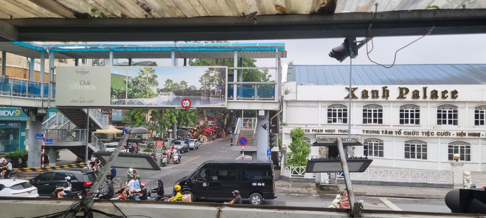 Chính chủ cần cho thuê căn hộ 3 phòng ngủ, tầng 2, tòa C2 mặt đường Phạm Ngọc Thạch, Đống Đa 16011545