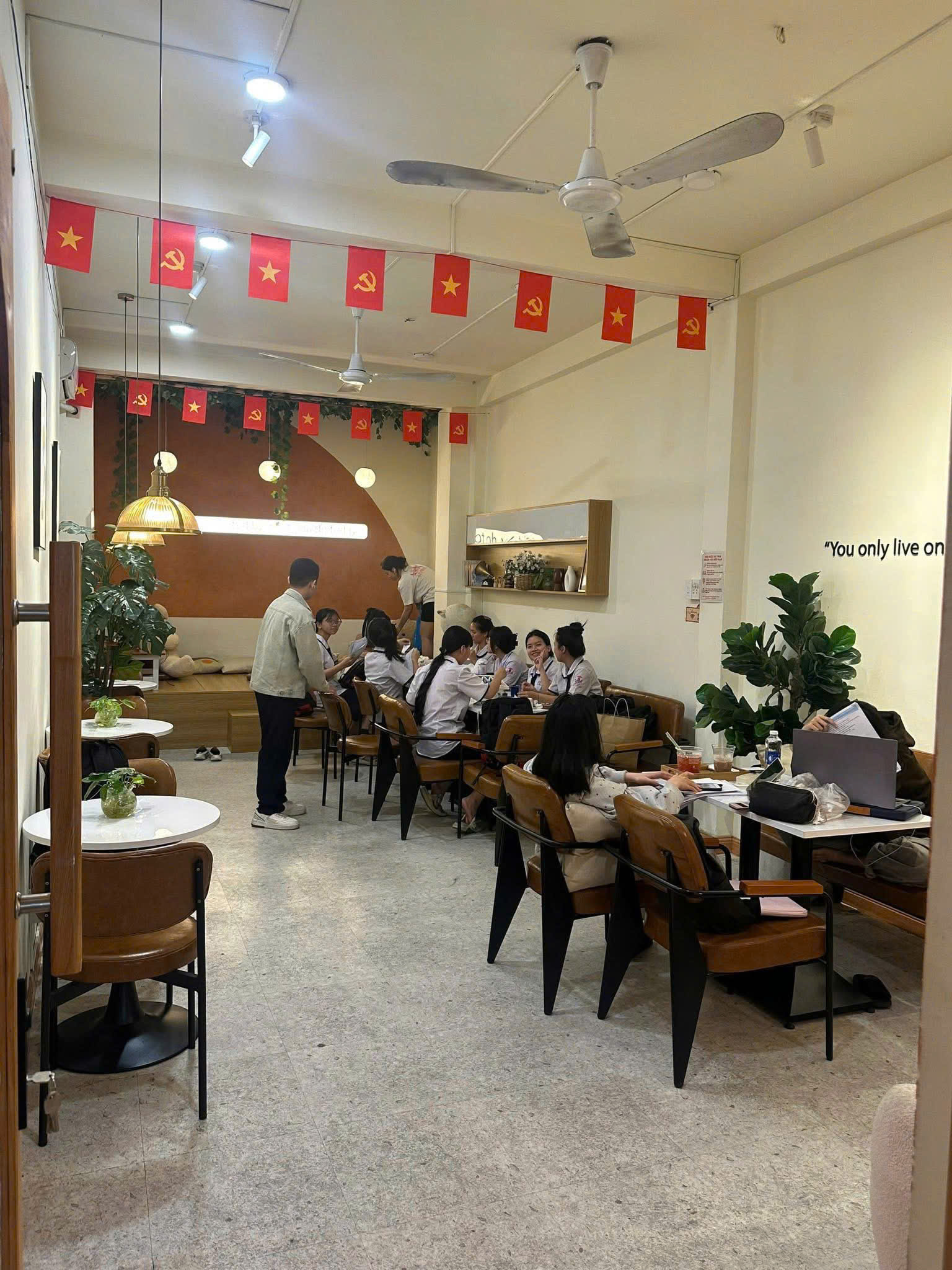 Do bận con nhỏ, nhà lại xa nên không thể trực tiếp quản lý SANG NHƯỢNG GẤP QUÁN TRÀ TRÁI CÂY - TRÀ 16011552