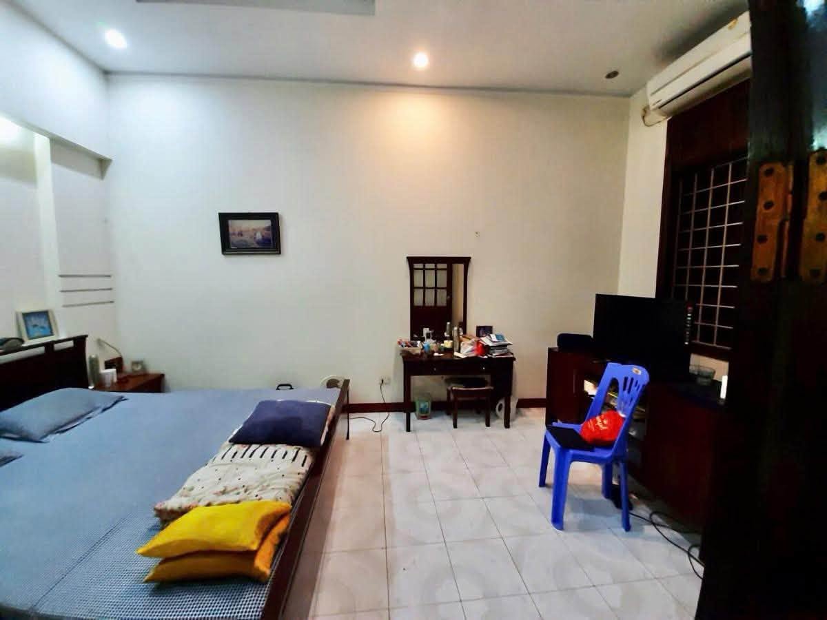 Bán nhà Hàng Chuối, 40m2, 4 tầng, mặt tiền 5.3m, 15.7 tỉ, lô góc 2 mặt thoáng, ngõ rộng 16011646