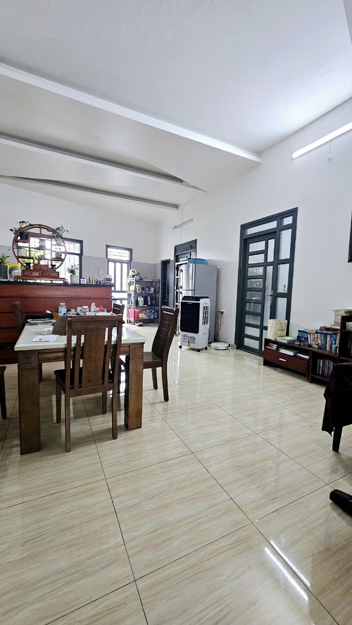 Bán nhà đường số 10, Linh Đông, Thủ Đức, TP HCM. DT 200m2, một tầng. Giá chỉ 9.78  tỷ. 16011666