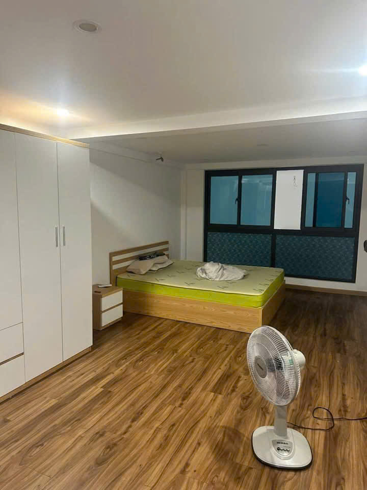 Cho thuê nhà Nguyên Căn Nguyến Sơn 63m 4 tầng 4 ngủ full Nội thất 9tr/ tháng 16011679