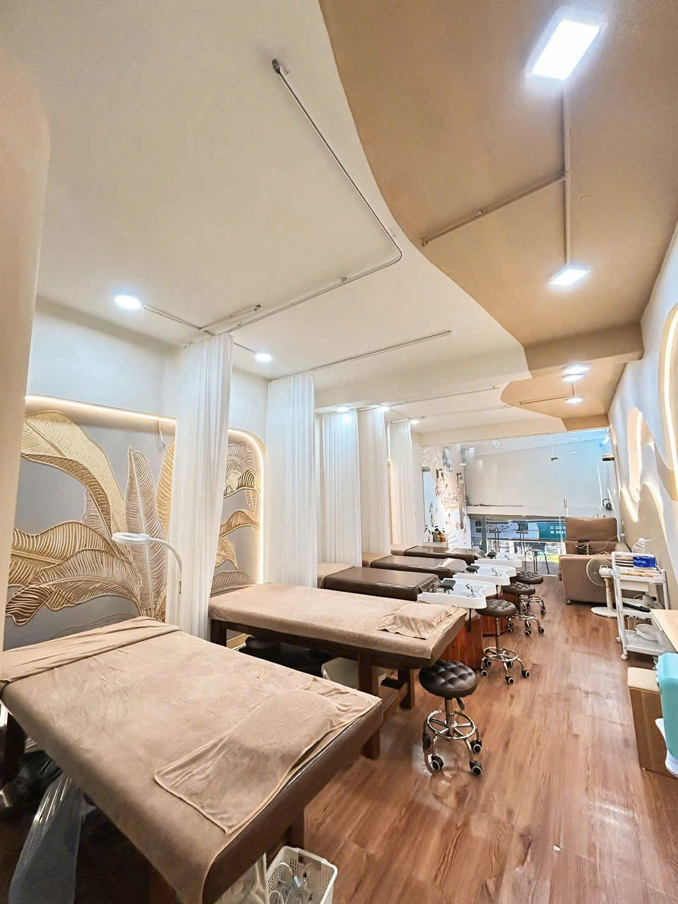 SANG NHƯỢNG SPA SẴN ĐẦY ĐỦ ĐỒ CHỈ VIỆC VÀO KINH DOANH TẠI HÀ NỘI 16011701