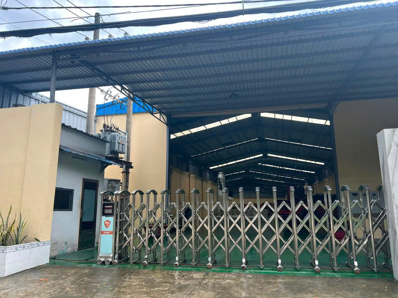 CHO THUÊ 2100M2 KHO MT ĐƯỜNG TRẦN VĂN GIÀU CONTAINER 24/24 16011751