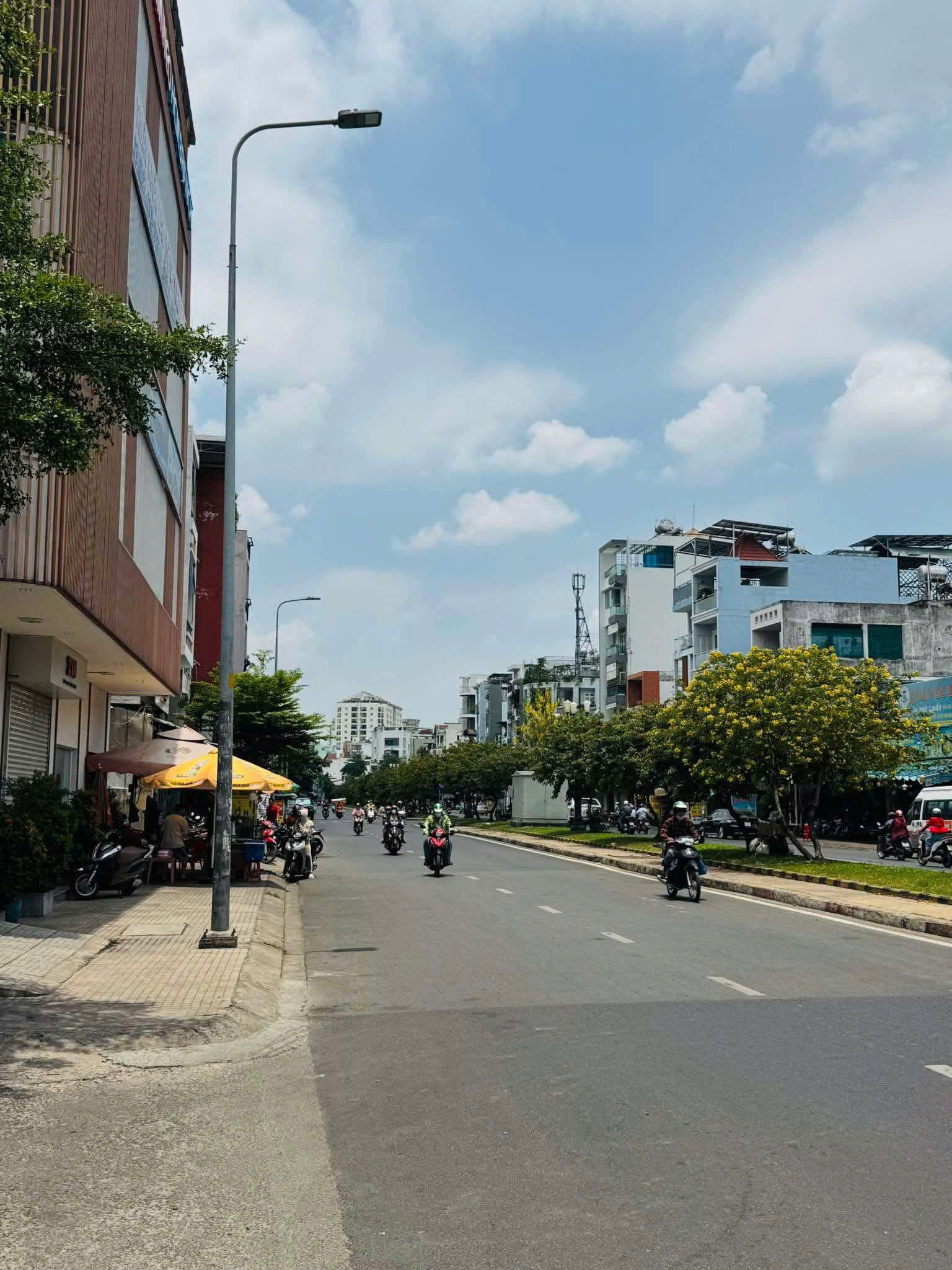 Bán nhà Mặt tiền Lê Thúc Hoạch - gần ngã tư Bình Long, 8x14m, 2 Tầng, HĐT 25tr, 17,9 Tỷ. 16011787