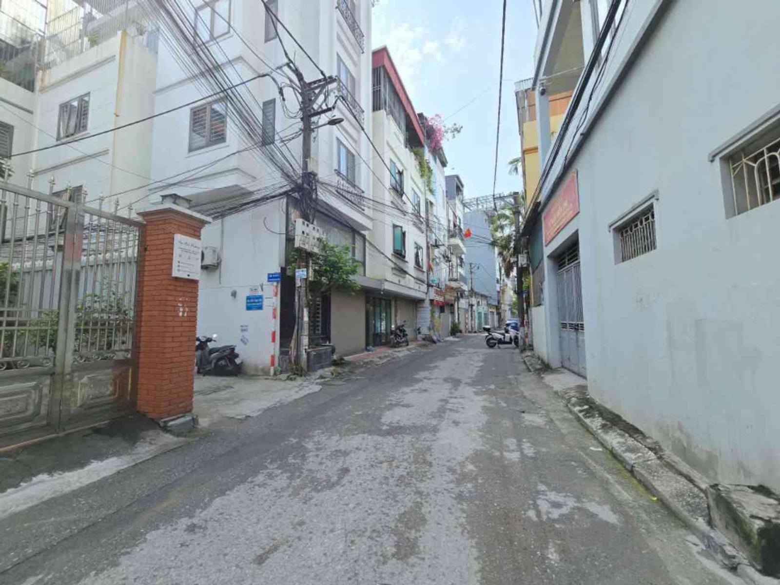 Thạch Bàn 7.5 tỷ lô góc,ô tô đỗ cửa,sổ đỏ Long Biên 16011864